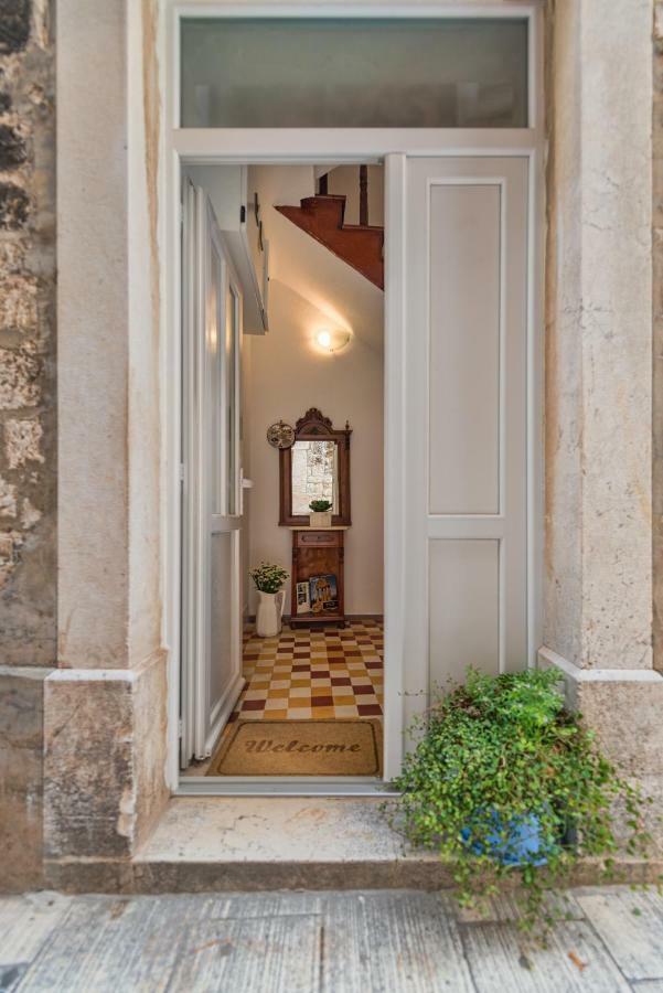 Villa Lino**** In The Heart Of Old Town Trogir Exterior photo